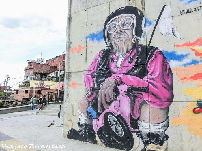 Comuna 13 en Medellín. De la guerra urbana al turismo.